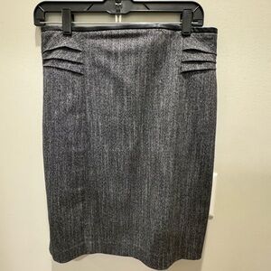 Grey herringbone with leather trim with inner lining and slit
Size 6